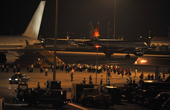 Arsenal players welcomed in Vietnam